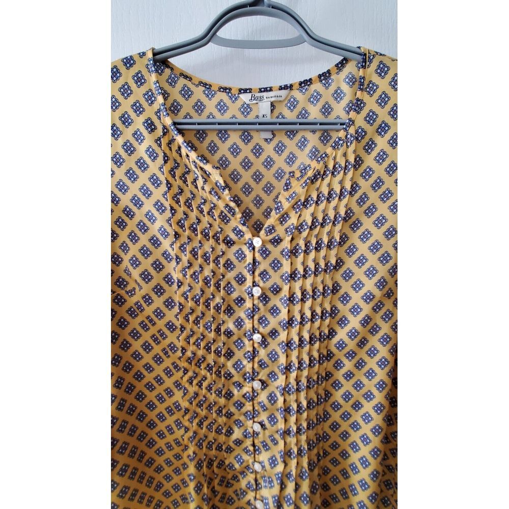 G.H. Bass & Co Women's Blouse Long Sleeve Button Up Yellow Satin Size XS - Picture 2 of 8